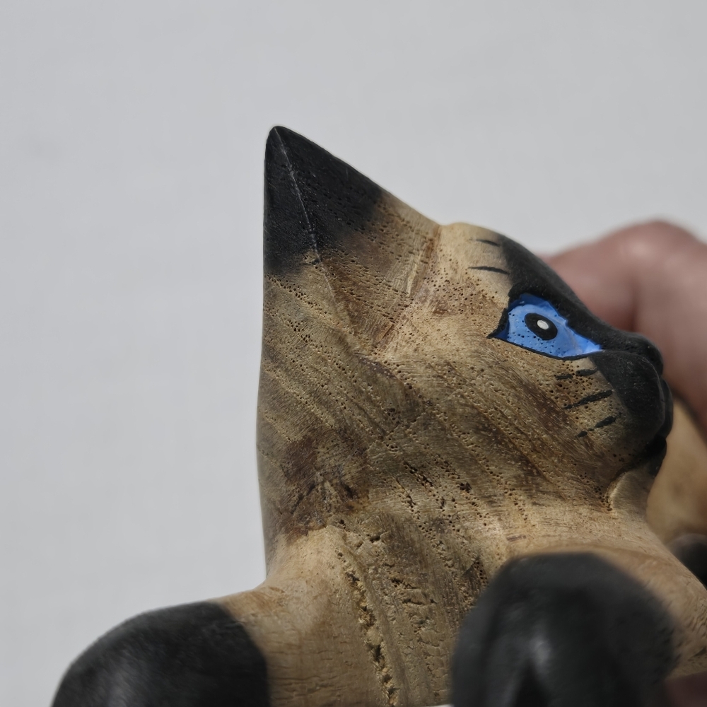 Carved Wooden Siamese Cat Sculpture Folk Art Figurine Statue Feline Shelf Sitter - Picture 9 of 14